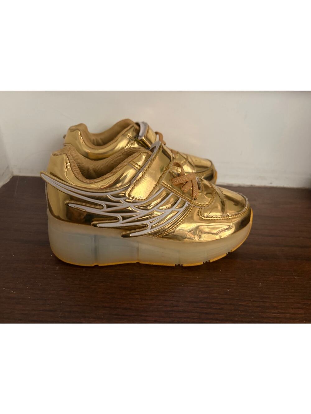 Kids 2 light up golden wheel shoes
